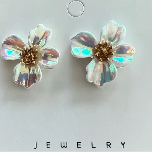 Flower Stud Earrings - Picture 3 of 4